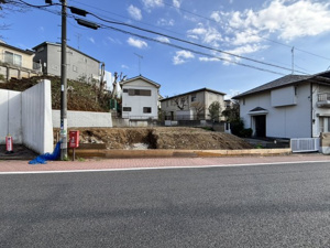 【前面道路含む現地写真】