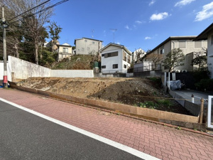 【前面道路含む現地写真】