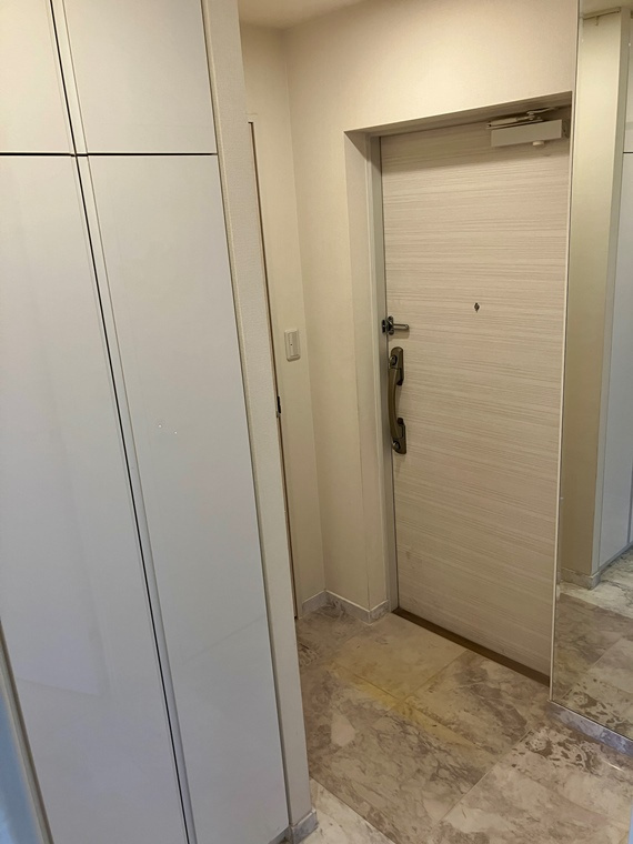 ディアクオーレ白金高輪の玄関