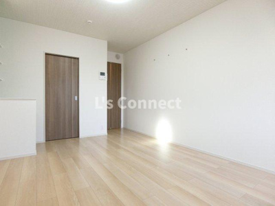 【内装】 | アルバスラピスⅢ | 家具も自由に配置できる広さです。