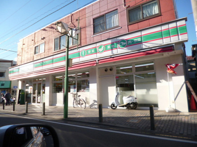 ローソンストア100 徒歩11分。コンビニ 820m