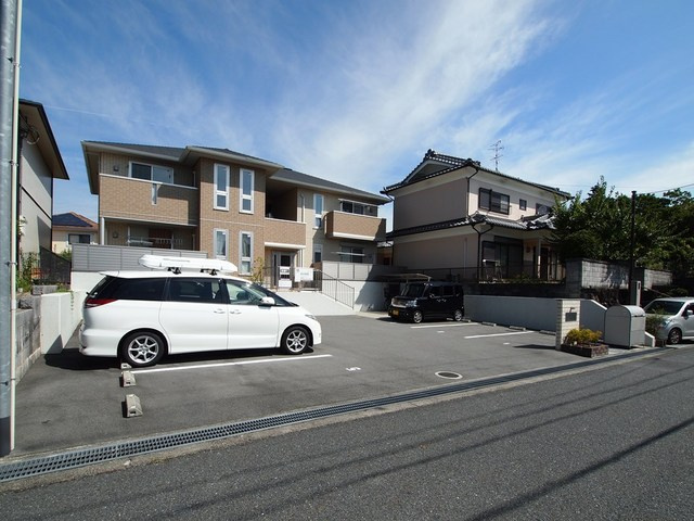 セジュール牧野の駐車場