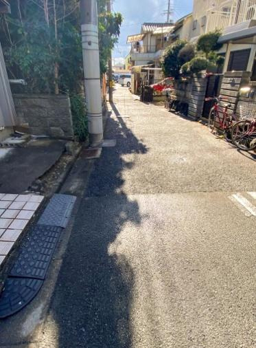 【前面道路含む現地写真】