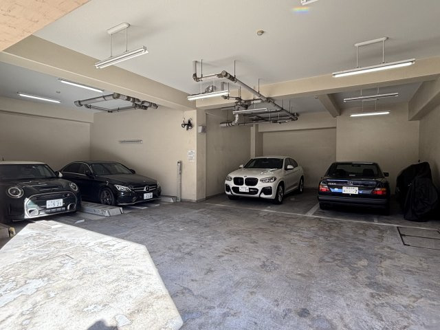 グランドパーク入谷クレアーレの駐車場