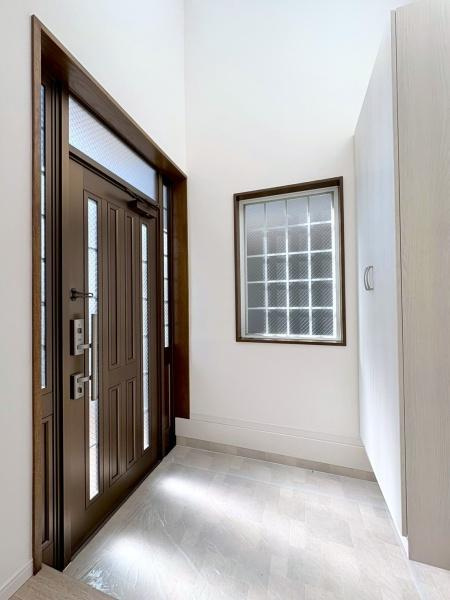 横浜市青葉区田奈町の中古一戸建の玄関