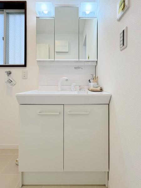 横浜市青葉区田奈町の中古一戸建の独立洗面台