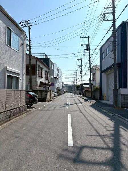 横浜市鶴見区大東町の中古一戸建の前面道路含む現地写真