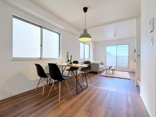 横浜市鶴見区大東町の中古一戸建の居間・リビング