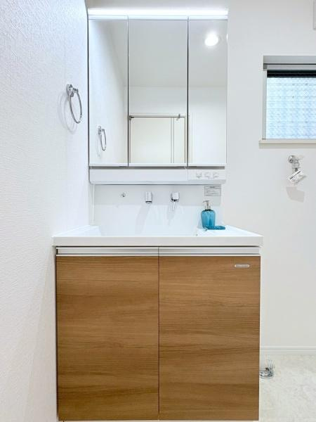 横浜市鶴見区大東町の中古一戸建の独立洗面台