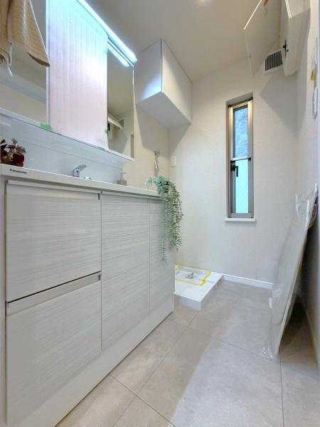 横浜市港北区日吉７丁目の中古一戸建の独立洗面台