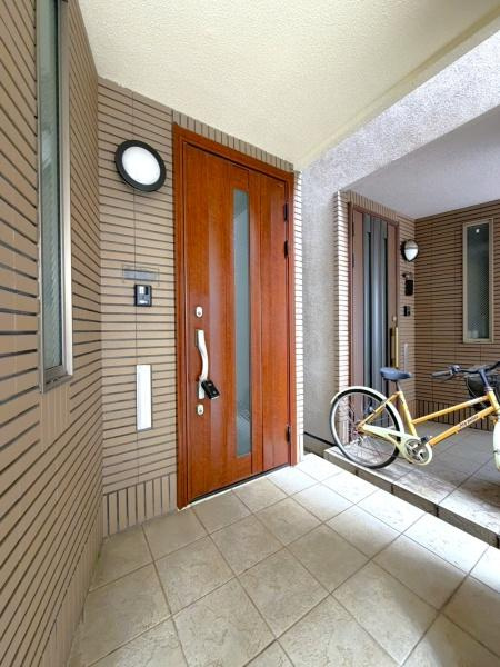 横浜市港北区日吉７丁目の中古一戸建の玄関