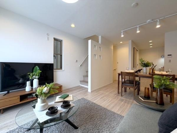 横浜市港北区日吉７丁目の中古一戸建の居間・リビング