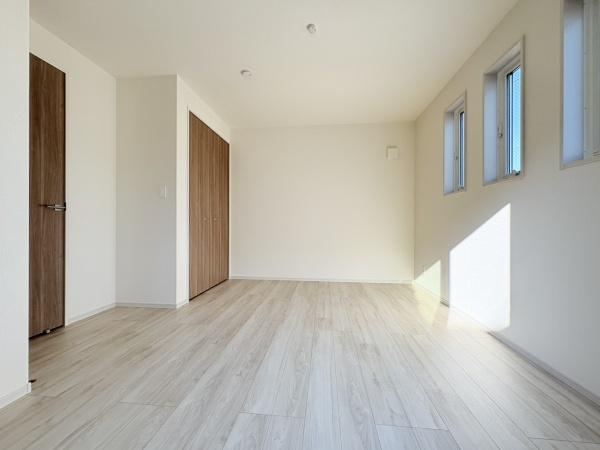 座間市南栗原３丁目の新築一戸建の洋室