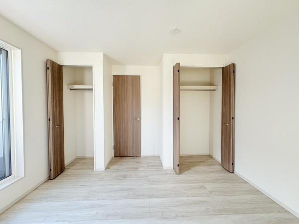 座間市南栗原３丁目の新築一戸建の洋室