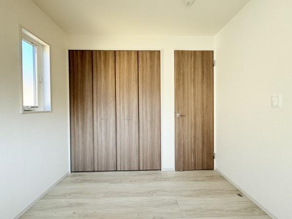 座間市南栗原３丁目の新築一戸建の洋室