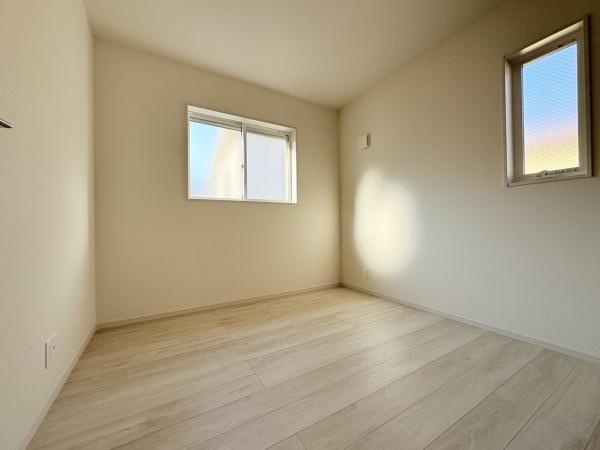 座間市南栗原３丁目の新築一戸建の洋室