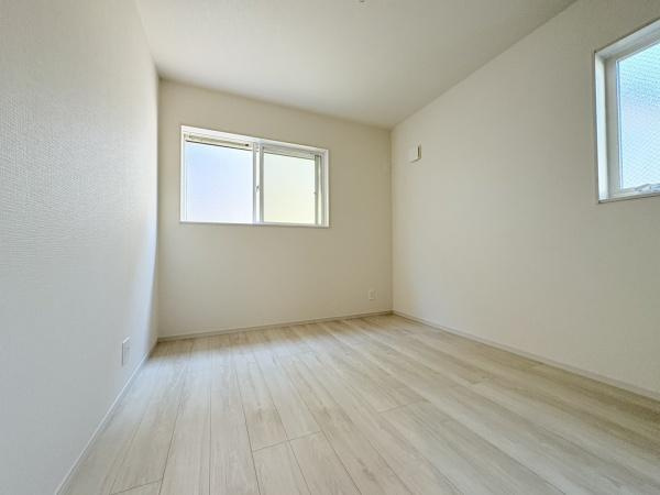 座間市南栗原３丁目の新築一戸建の洋室