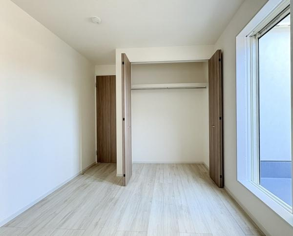 座間市南栗原３丁目の新築一戸建の洋室