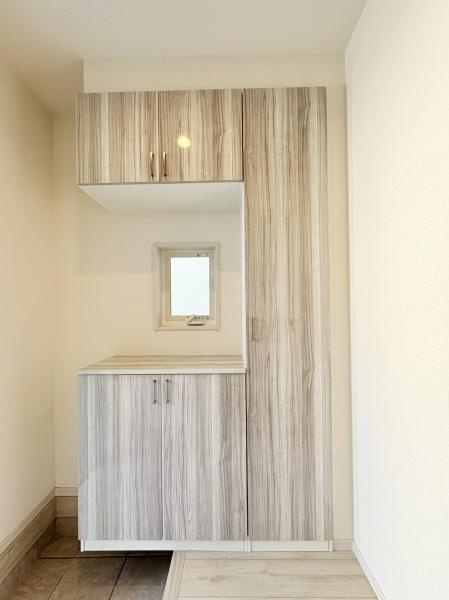 座間市南栗原３丁目の新築一戸建の玄関