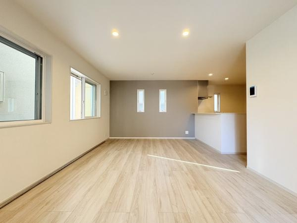 座間市南栗原３丁目の新築一戸建の居間・リビング
