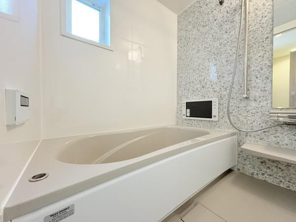 座間市南栗原３丁目の新築一戸建の浴室