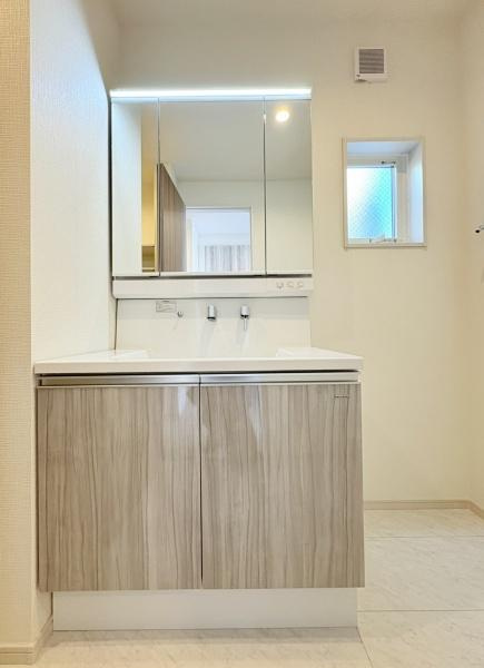 座間市南栗原３丁目の新築一戸建の独立洗面台