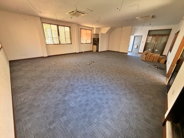 神立町倉庫付事務所の内装