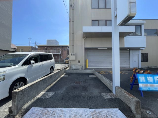 神立町倉庫付事務所の駐車場