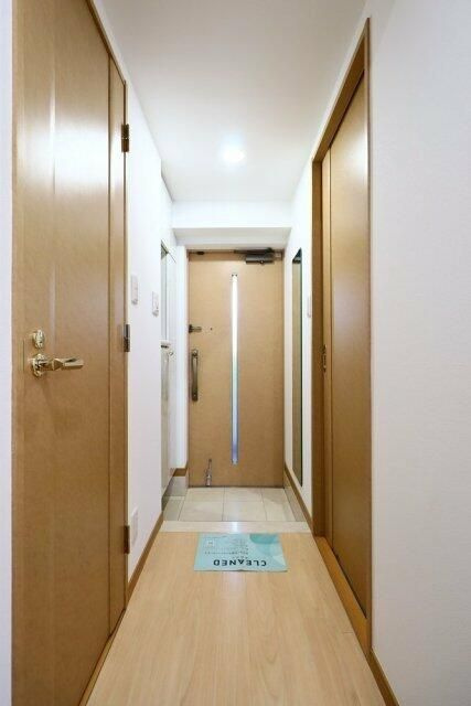 リブゼ横浜紅葉坂の玄関