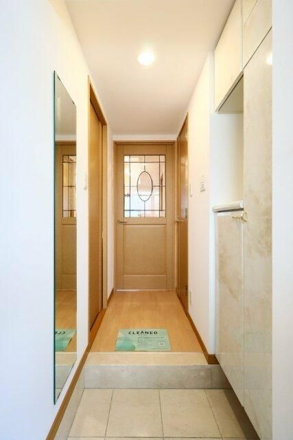 リブゼ横浜紅葉坂の玄関