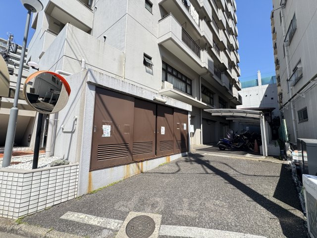 紀伊国屋マンションの駐車場