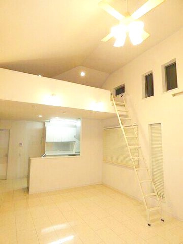 横浜市中区池袋戸建の居間・リビング