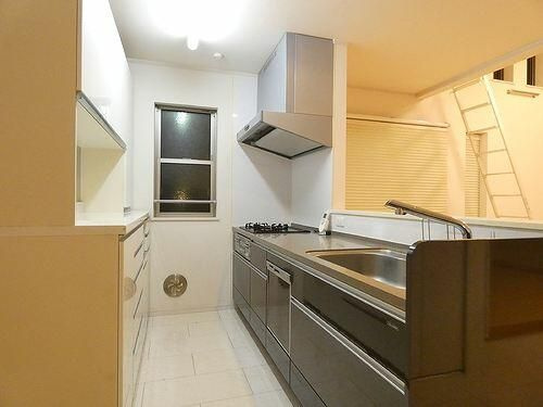 横浜市中区池袋戸建のキッチン