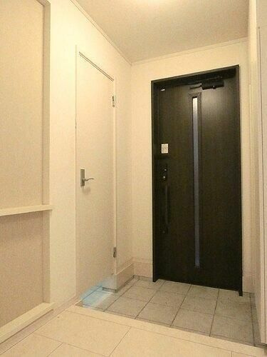 横浜市中区池袋戸建の玄関