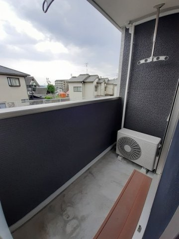 カ－サ　ジラソ－レのバルコニー|広々としたバルコニーです