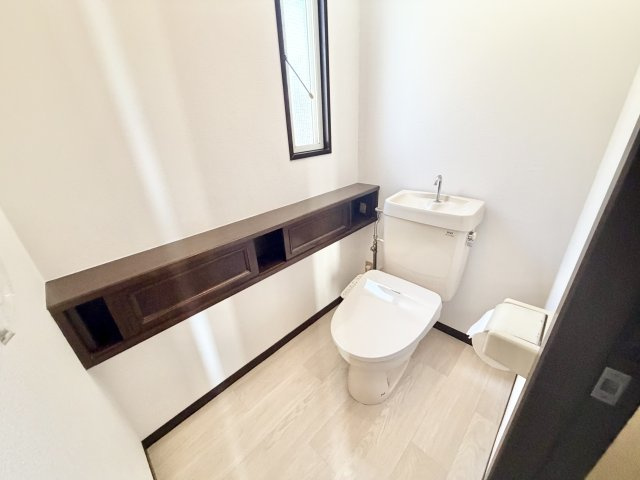 鹿放ケ丘戸建のトイレ|清潔感のあるトイレです