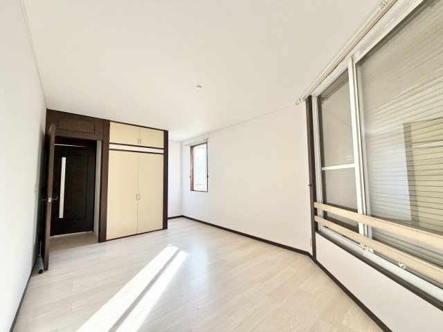 鹿放ケ丘戸建の寝室|使いやすいリビングです