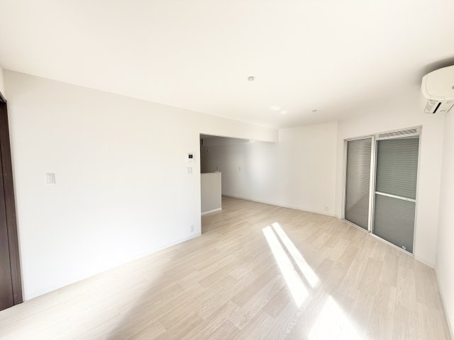 鹿放ケ丘戸建の居間・リビング|ゆったりとした居間です