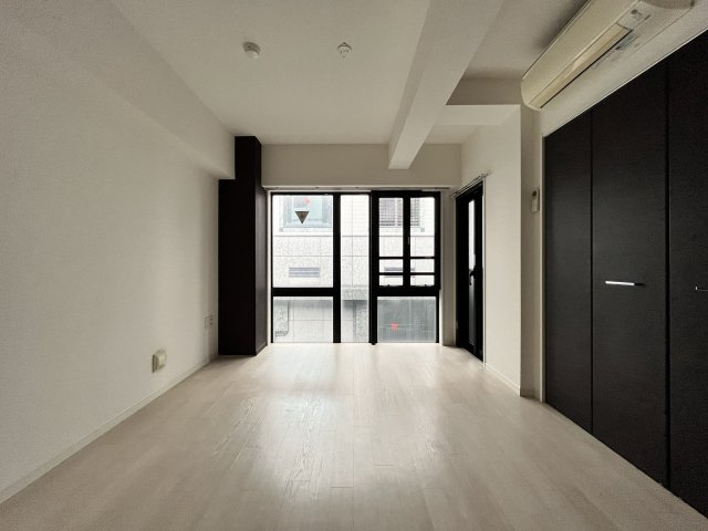 CRYSTAL SQUARE GINZA-2の洋室