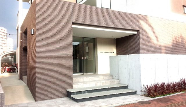 カサグランデ本町のエントランス