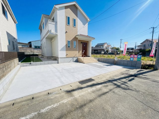 新築　高崎市石原町　Heartful　Town　１号棟の駐車場|現地写真　駐車スペースは並列2台分可能です！
