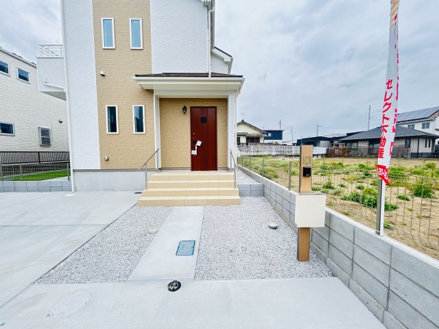 新築　高崎市石原町　Heartful　Town　１号棟の玄関|現地写真　ポストと一体型のTVモニターホンでセキュリティ安心！
