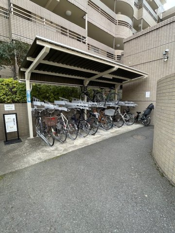 オーベル高田馬場の駐輪場
