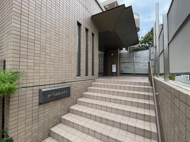 オーベル高田馬場のエントランス