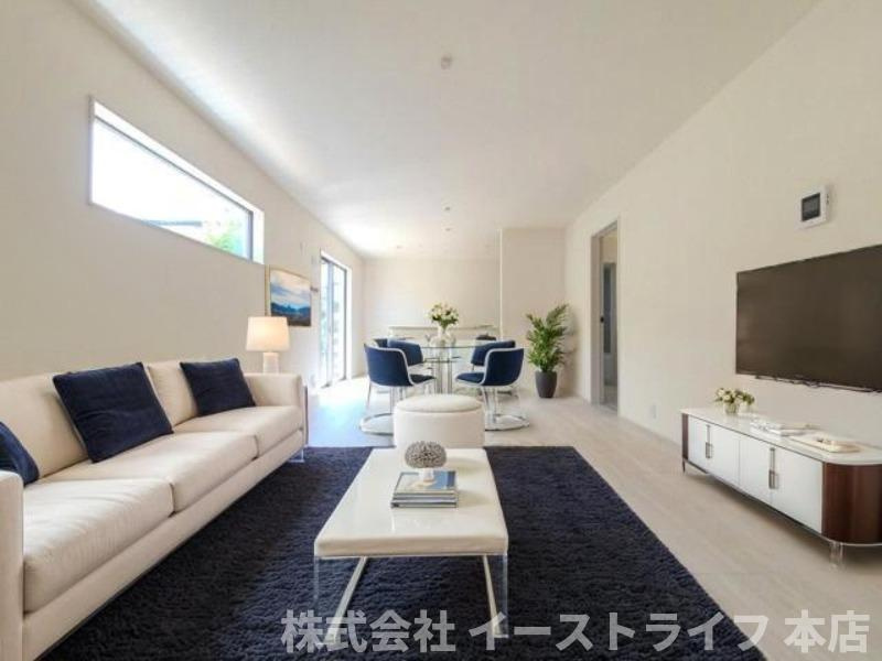 【新築戸建】　いわき市好間町中好間第2　長期優良住宅の居間・リビング|同社施工写真　リビング家具配置イメージ本画像はCGで作成しており、実際に現地に 家具は置かれておりません。また、価格に 家具は含まれておりません。