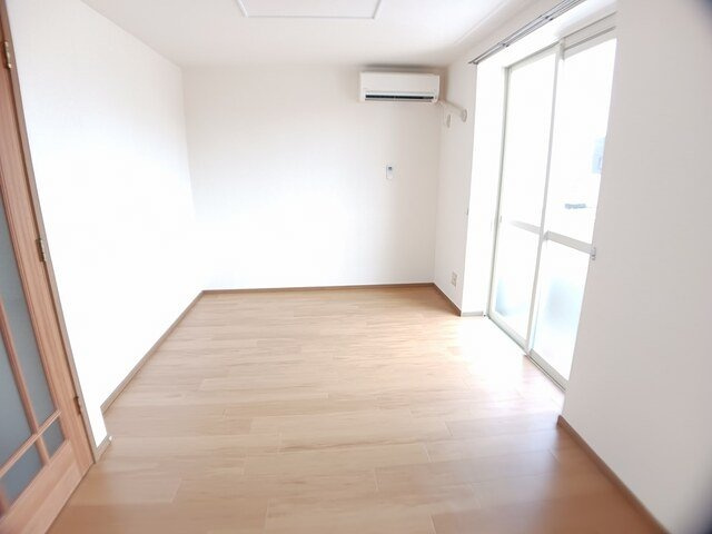 メゾン　ミレニアムの居間・リビング