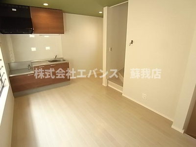 【居間・リビング】 | タワーズ | ゆったりとした居間です