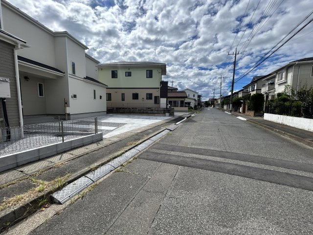 新築　佐波郡玉村町南玉　Heartful　Town　１号棟の前面道路含む現地写真|現地写真　北側接道幅員約9ｍ