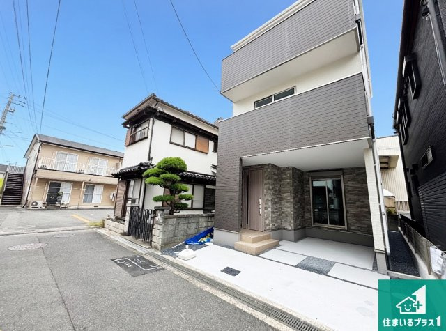 29日(土)30日(日)現地ご見学可能！　摂津市鳥飼西　限定1邸の前面道路含む現地写真|周辺は閑静な住宅街！前面道路広々で車の出し入れも便利です。駐車が苦手な方でも安心して車庫入れできます！