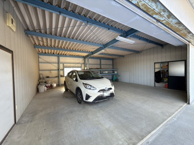 【その他】 | 【日本家屋風平家・倉庫ガレージ付】坂東市長須 | 電動シャッター付倉庫ガレージ